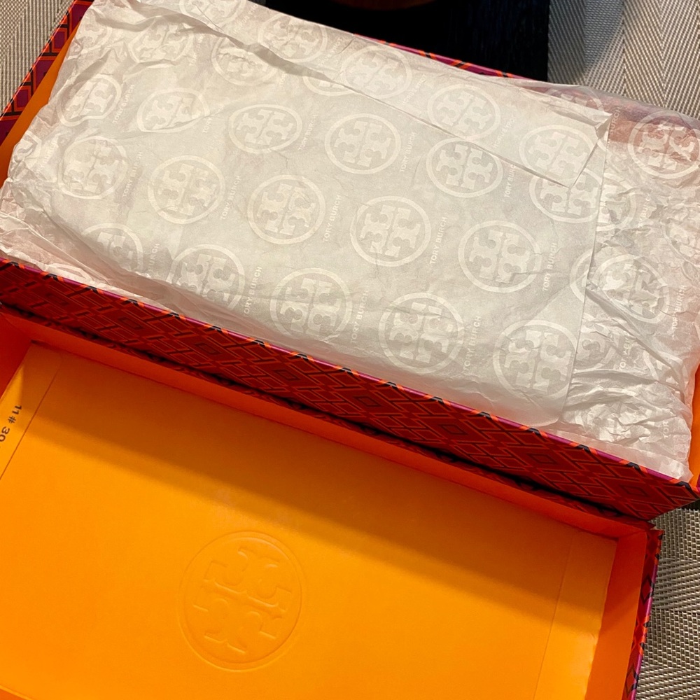 Tory Burch thong sandals - Picture 3 of 6